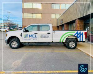 Pick-up truck lettering on the 2020 Ford F-250 Crew Cab for Moteurs Électriques Laval