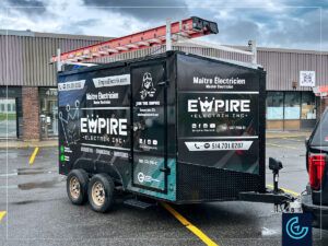 Conception, impression et installation de l'habillage sur une remorque fermée de 12 pieds pour le maître électricien Empire Eletrik.
