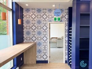 Restaurant branding wall graphics and directional signages printed and installed for the Portuguese-style cuisine restaurant franchise Emilia, branch in Ville Saint-Laurent.