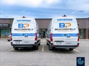 Habillage partiel d'un fourgon commercial Mercedes-Benz Sprinter 2024, longueur régulière avec un toit surélevé pour l'entrepreneur en plomberie Beaconsfield Plomberie.