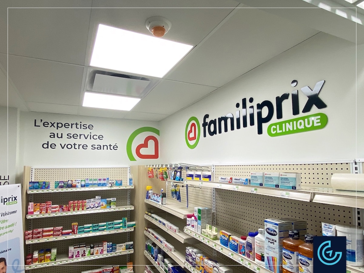 Wall graphics and sign in 3D acrylic letters for the pharmacy Familiprix in the Polyclinique 3285 in Laval.