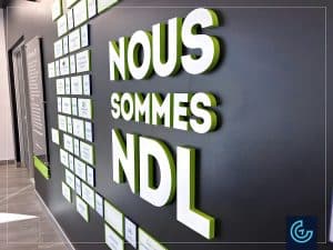 Donors wall composed of acrylic plaques and 3D letters produced and installed for Collège Notre-Dame-de-Lourdes to celebrate its 75th anniversary.