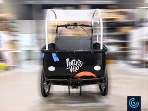 Habillage sur mesure d'un vélo cargo électrique, model Winther Cargoo, pour le projet Pratico Vélo par Dumoulin Bicylettes.