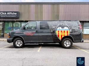Habillage partiel d'un fourgon GMC Savana 2015, version passager, pour l'académie de soccer Valencia CF Canada.