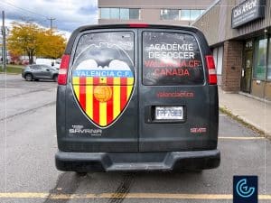 Habillage partiel d'un fourgon GMC Savana 2015, version passager, pour l'académie de soccer Valencia CF Canada.