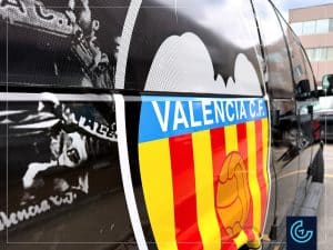 Vehicle partial wrap on a 2015 GMC Savana, Passenger version, for the soccer academy Valencia CF.