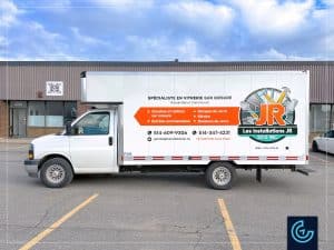 Cargo truck lettering on a GMC Savana with a 14-foot transportation box for the glassmaker Les Installations JR 2025 Inc.