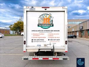 Cargo truck lettering on a GMC Savana with a 14-foot transportation box for the glassmaker Les Installations JR 2025 Inc.