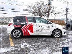 Habillage partiel et lettrage de véhicule sur une voiture Mercedes-Benz B250 2015 pour l'entrepreneur général en construction Innovations Mancuso.