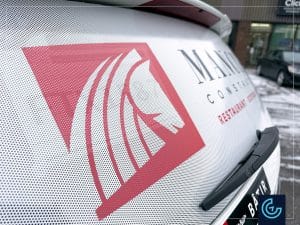 Habillage partiel et lettrage de véhicule sur une voiture Mercedes-Benz B250 2015 pour l'entrepreneur général en construction Innovations Mancuso.