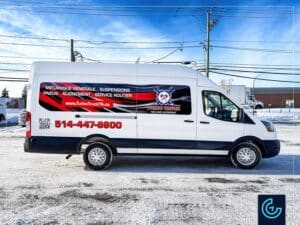 Habillage partiel et lettrage de véhicule d'un fourgon Ford Transit 2025, version allongée avec un toit surélevé pour l'atelier de réparation de camions Turbo Truck Tire & Alignment.
