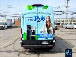 Habillage de fourgon commercial d'un van Ford Transit 2025, toit surélevé pour le distributeur de filtres à eau commerciaux et résidentiels Services d'eau P2O.