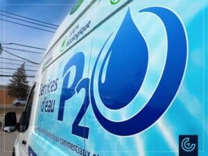 Habillage de fourgon commercial d'un van Ford Transit 2025, toit surélevé pour le distributeur de filtres à eau commerciaux et résidentiels Services d'eau P2O.