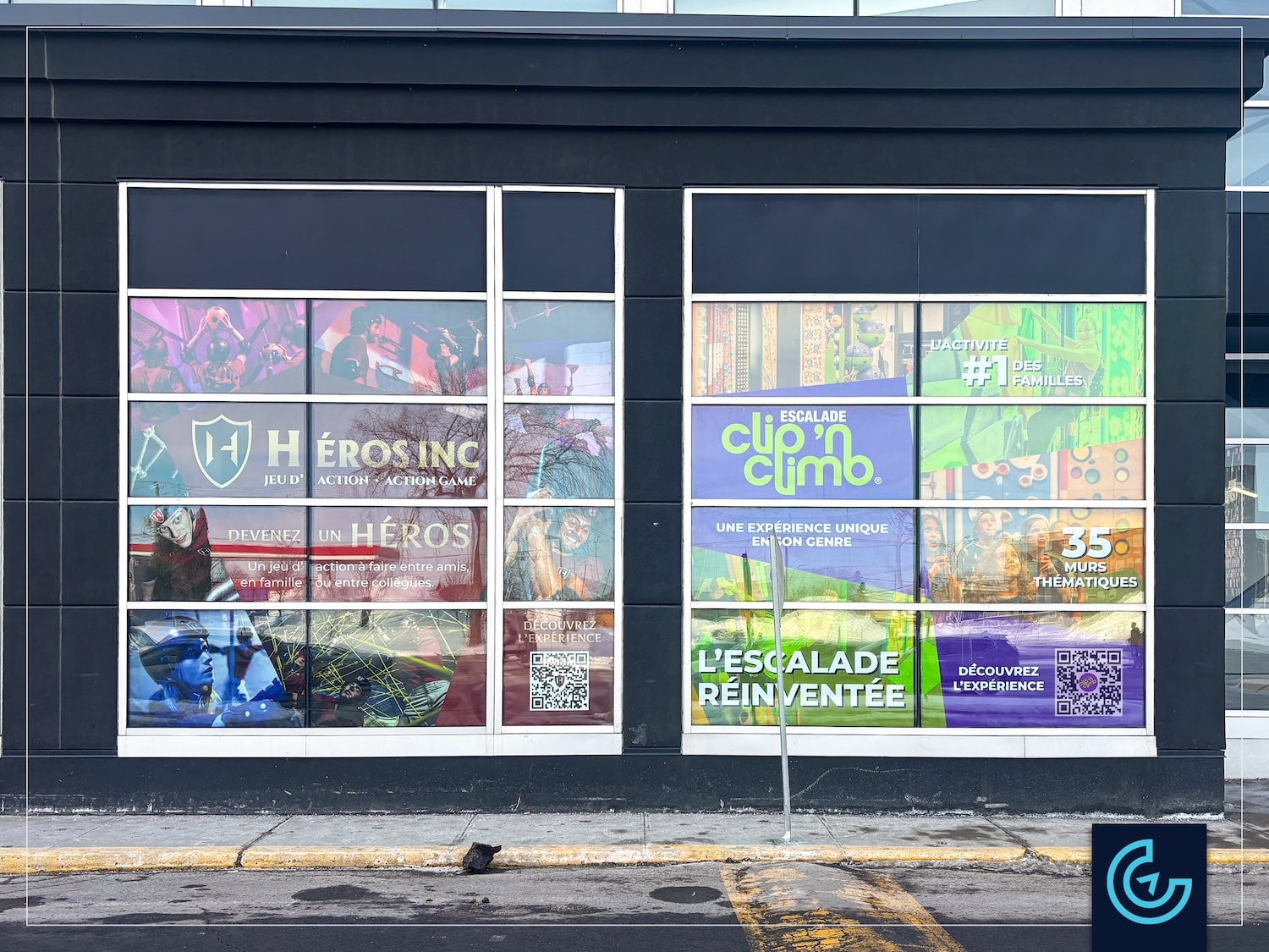 Graphiques de vitrine temporaires conçus, imprimés et installés pour annoncer l'ouverture prochaine d'un jeu d'action en équipe Héros pour le centre d'escalade Clip 'n Climb au Mall Champlain.