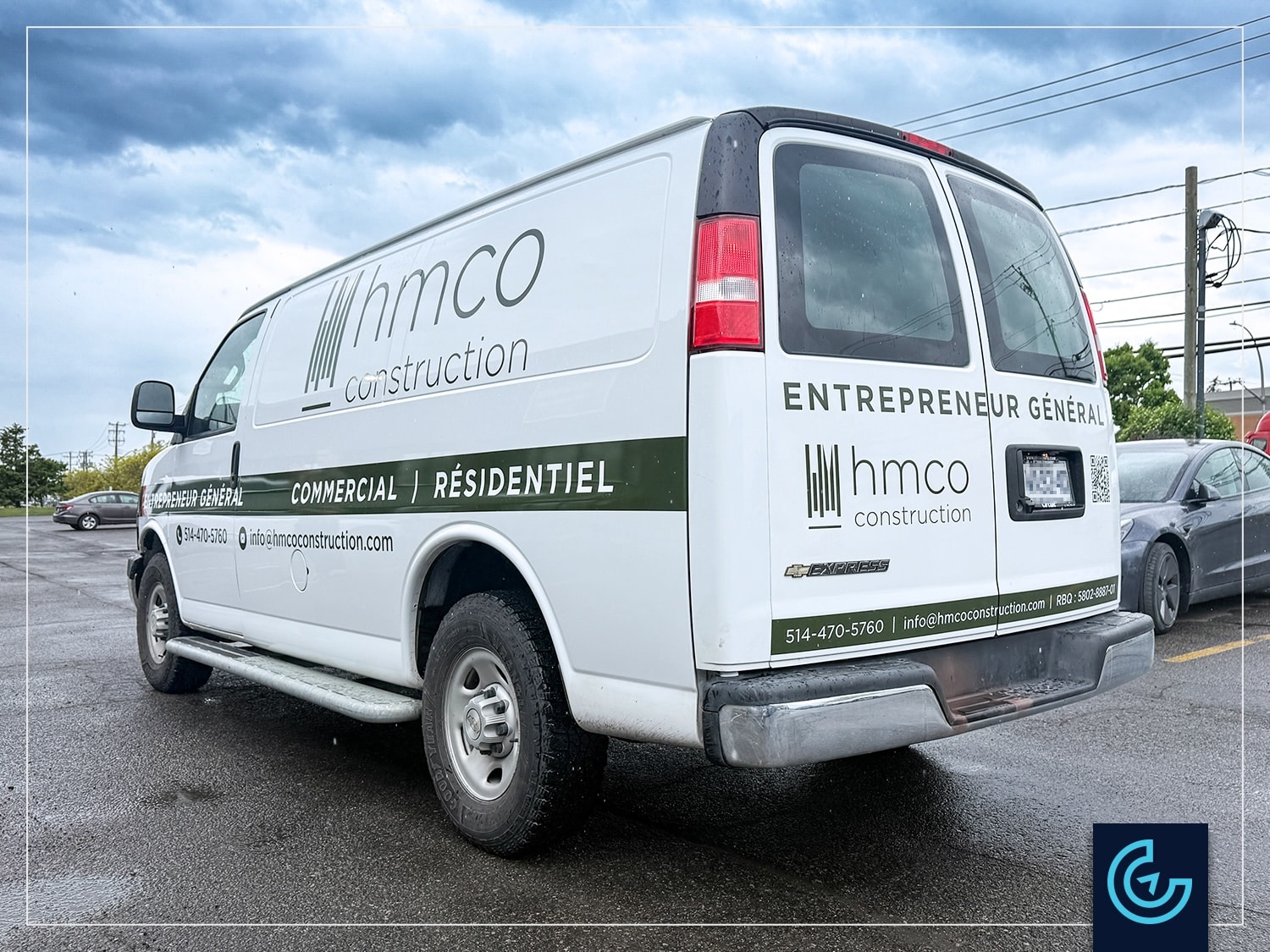Lettrage de fourgon utilitaire d'un van Chevrolet Express 2025 pour l'entrepreneur général HMCO Construction.