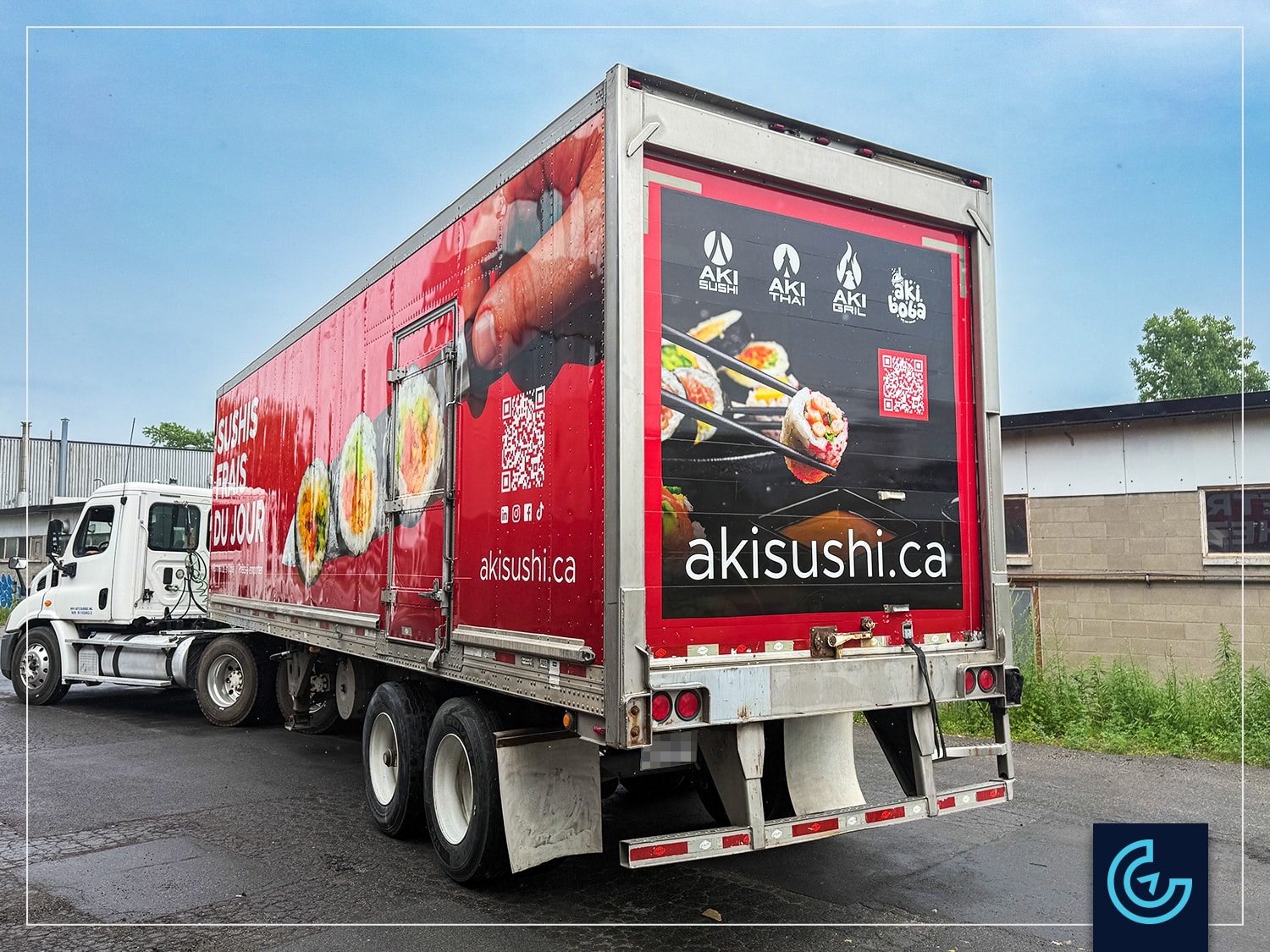 Habillage publicitaire d'un camion semi-remorque avec une boîte de 30 pieds pour l'importateur de produits alimentaires Transhing Investments.